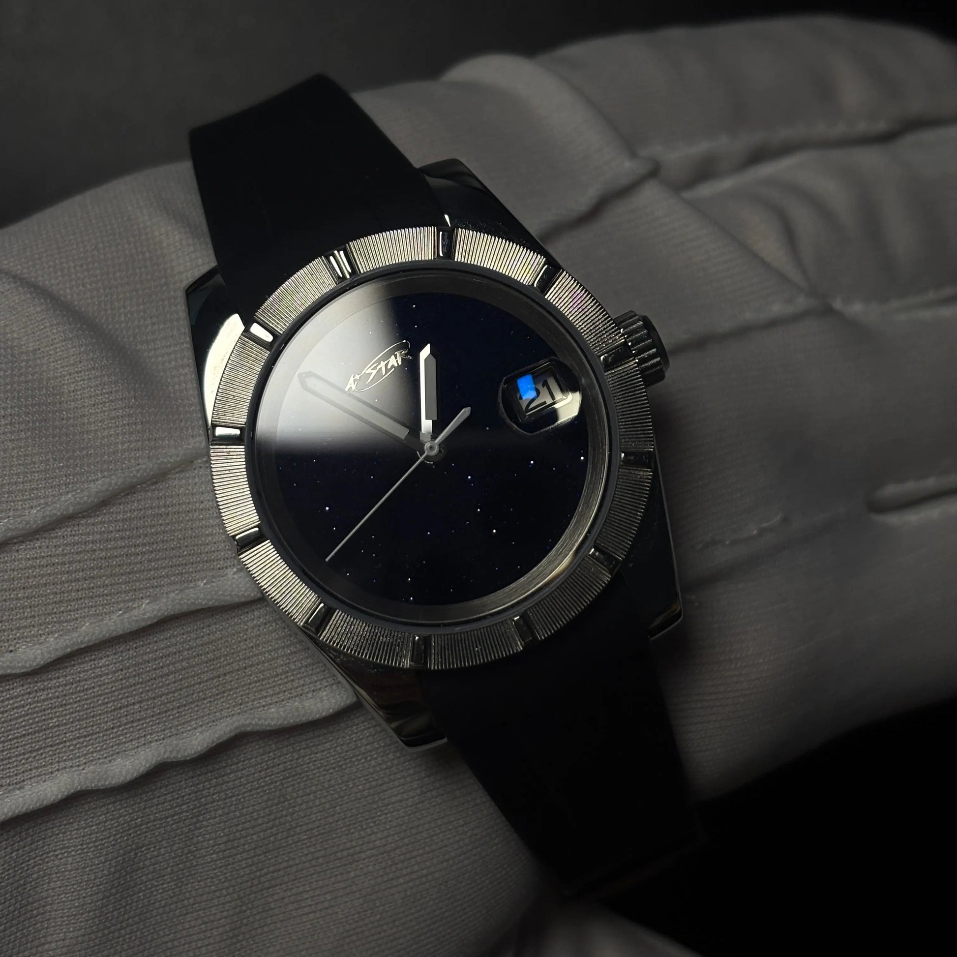 Collection Pure A★Star — cadran étoilé bleu nuit, boîtier Constellation silver, bracelet caoutchouc noir