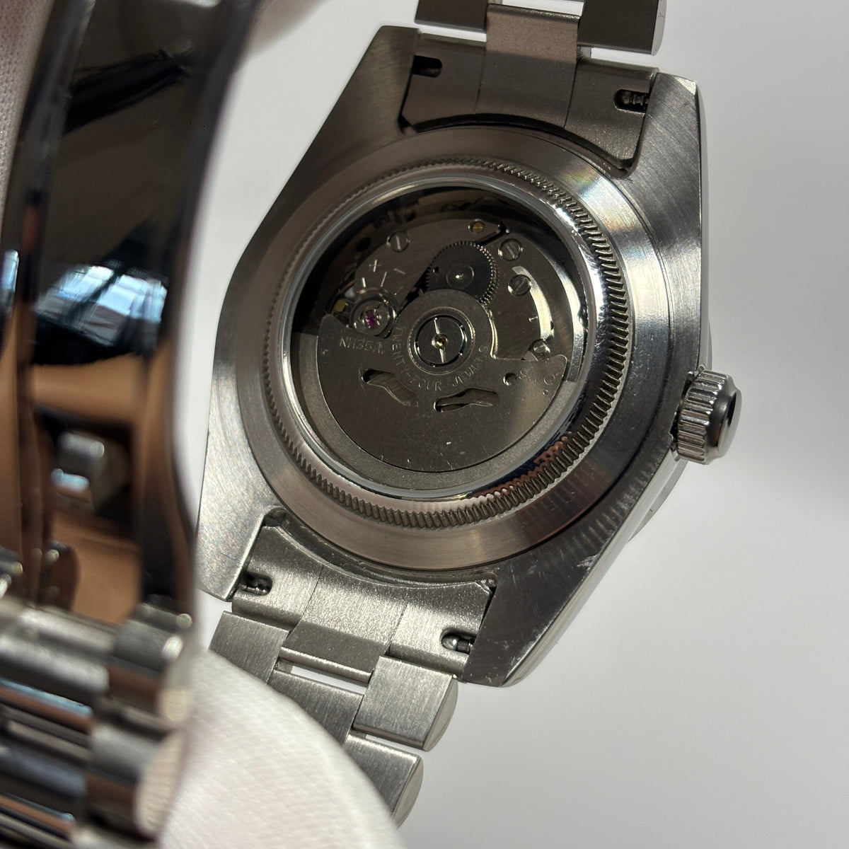 Fond saphir de la A★Star Azimut — mouvement automatique NH35 visible