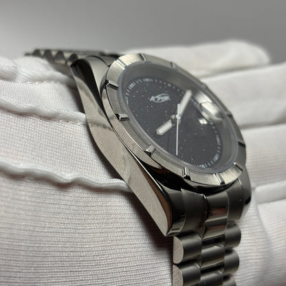 Montre A★Star Azimut de profil — verre saphir et lunette crantée acier