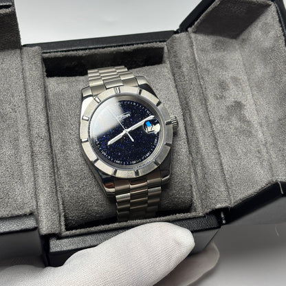 Étui de voyage A★Star ouvert avec la montre Azimut