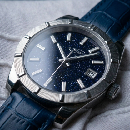 A★Star Moderne Silver · Cuir Bleu — gros plan cadran étoilé