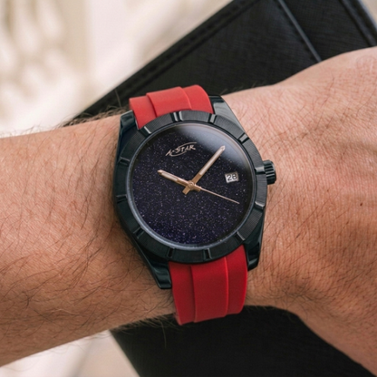 A★Star Pure Black · Red — porté au poignet